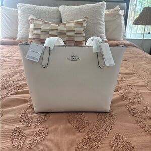 NWT Coach Chalk Pebbled Leather Tote